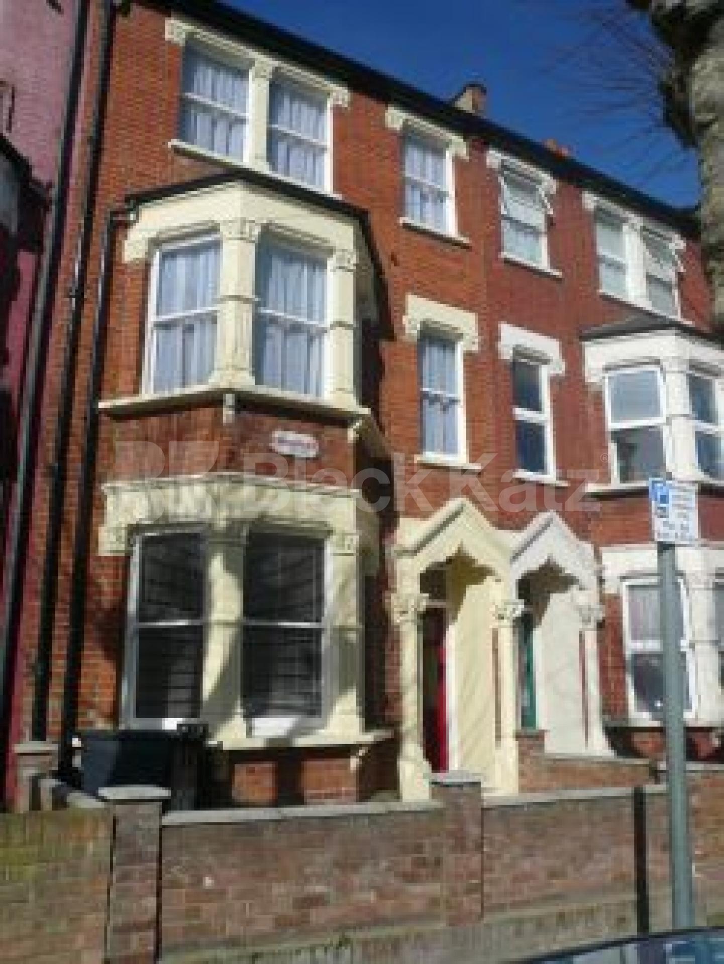 			5 Bedroom, 1 bath, 1 reception House			 Carlingford Road, TURNPIKE LANE N15